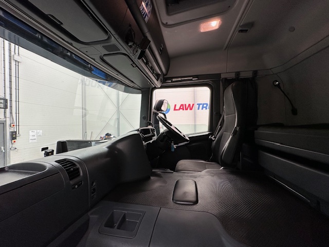 Scania P250 4×2 Sleeper Cab Fridge Box