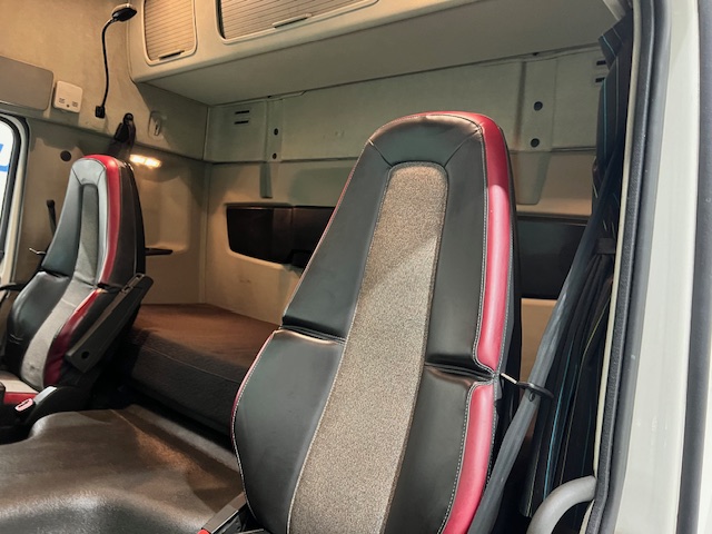 Volvo FM 450 6×2 Midlift Tractor Unit