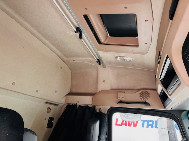 Mercedes Actros 1830 Sleeper Cab Curtainsider