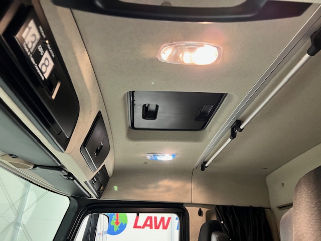 Mercedes Actros 1824 4×2 Sleeper Cab Box Van