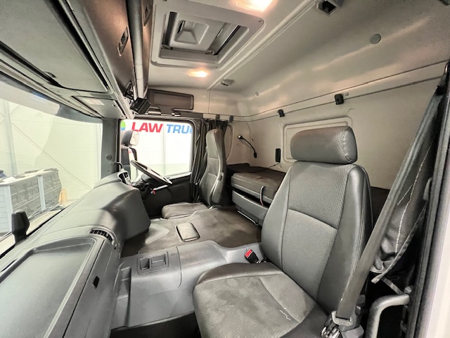 Scania P250 4×2 Sleeper Cab Fridge Box