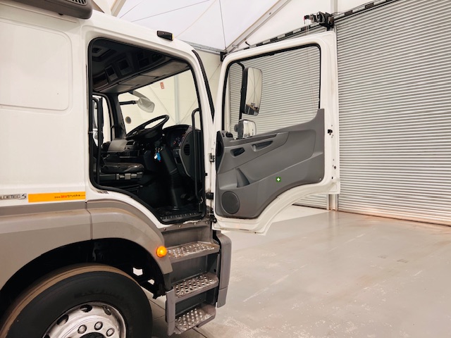Mercedes Axor 1824 Sleeper Cab Flatbed