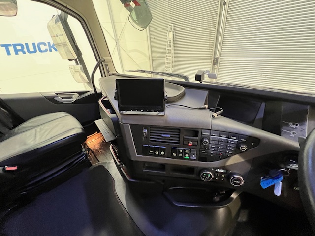 Volvo FH 500 6×2 Midlift Tractor Unit