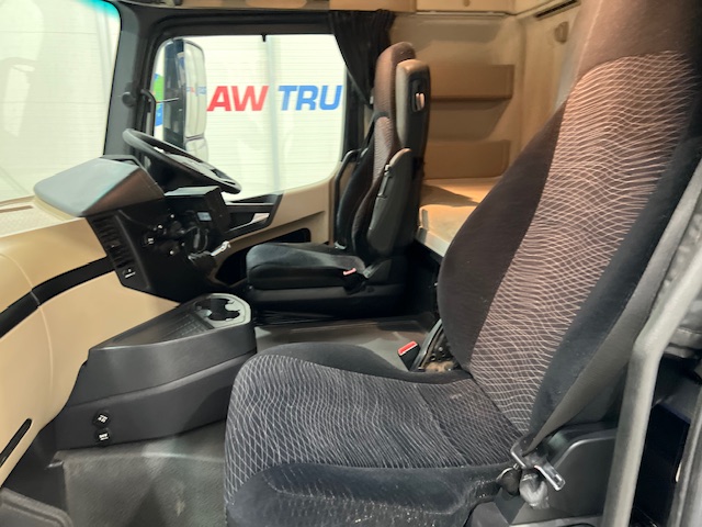 Mercedes Actros 2530 6×2 Sleeper Cab Curtainsider