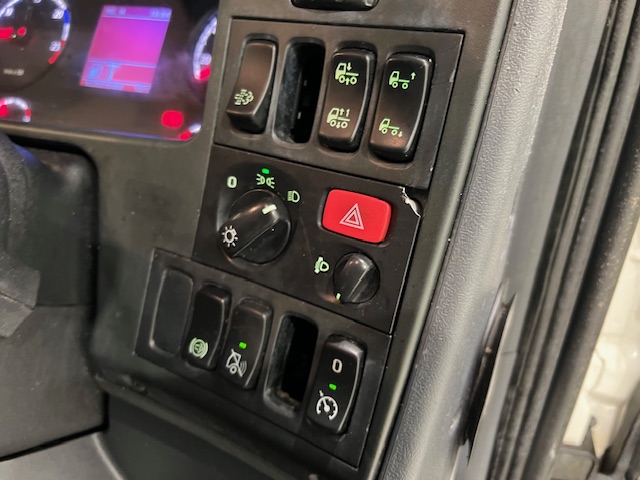 Scania P280 6×2 Rear Lift Day Cab Fridge