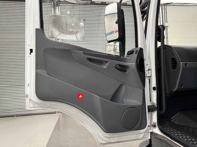 Mercedes Axor 1824 Day Cab Fridge Box