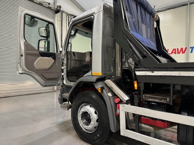 DAF LF 220 Day Cab Skip Loader