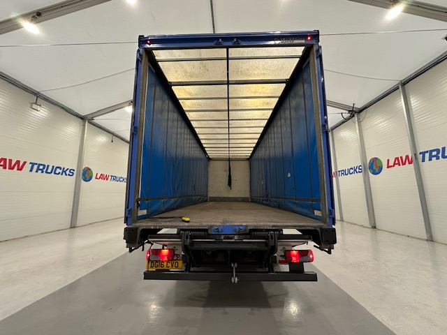 MAN TGM 18.250 4×2 Sleeper Cab Curtainsider