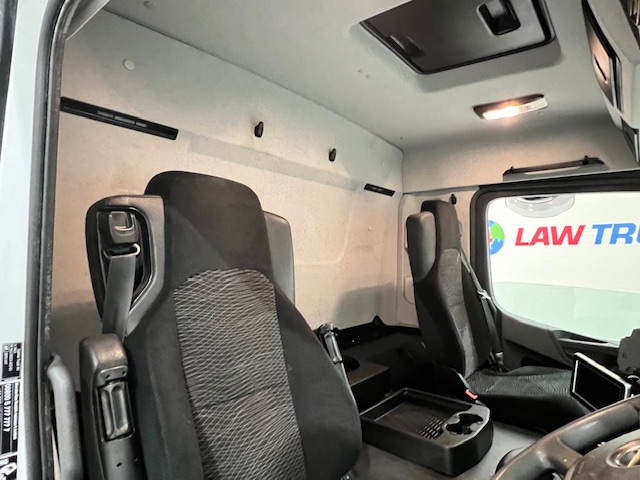 Mercedes Actros 1824 Day Cab Curtainsider