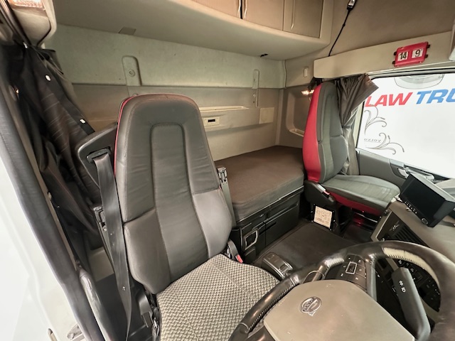 Volvo FH 500 6×2 Midlift Tractor Unit