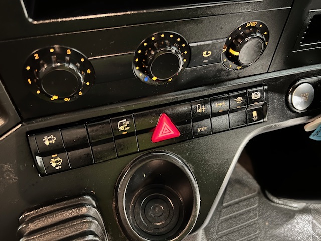 Mercedes Antos 1827 Day Cab Fridge Box