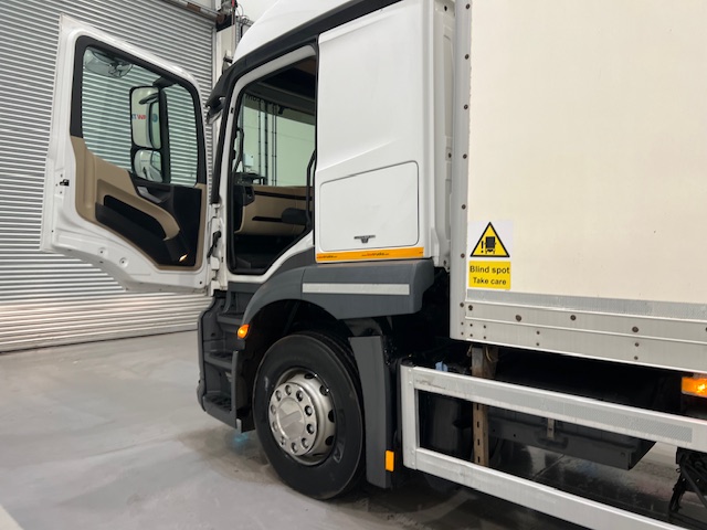 Mercedes Actros 1824 4×2 Sleeper Cab Box Van