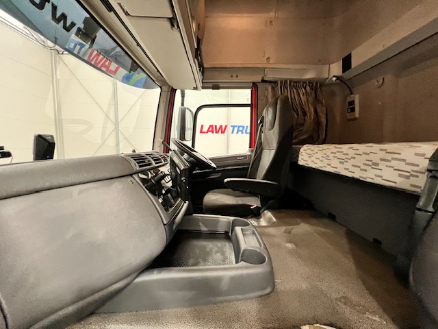 DAF CF 290 6×2 Rear Lift Sleeper Cab Curtainsider