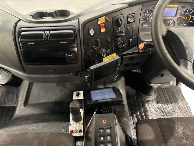 Mercedes Axor 2628 6×4 Day Cab Hookloader Gritter