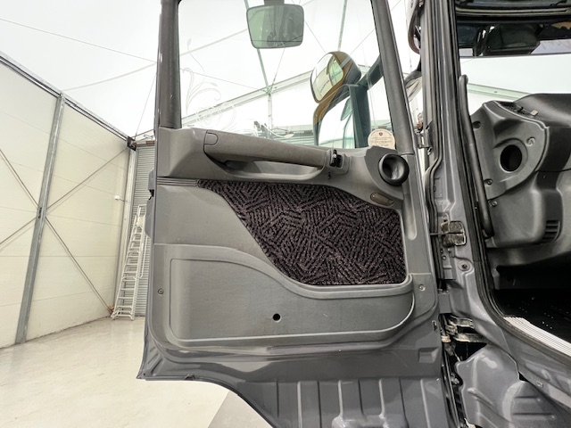 Scania R94 220 4×2 Sleeper Cab Box Van Manual