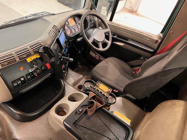 DAF CF75 310 6×2 Day Cab Dropside Crane