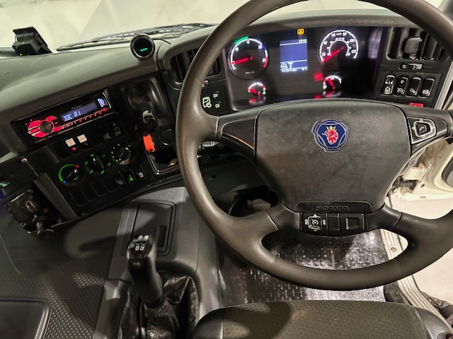 Scania P400 8×4 Sleeper Cab Tipper Manual