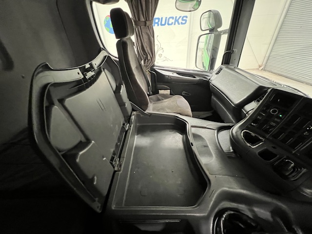 Scania P94 220 4×2 Sleeper Cab Flatbed