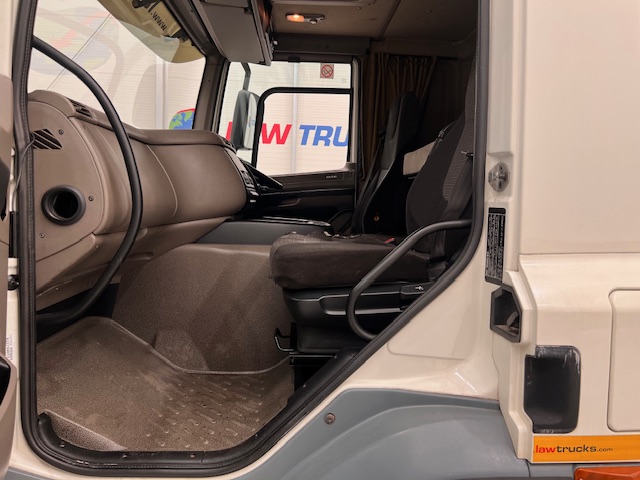 DAF CF75 310 Rear Lift Sleeper Cab Curtainsider