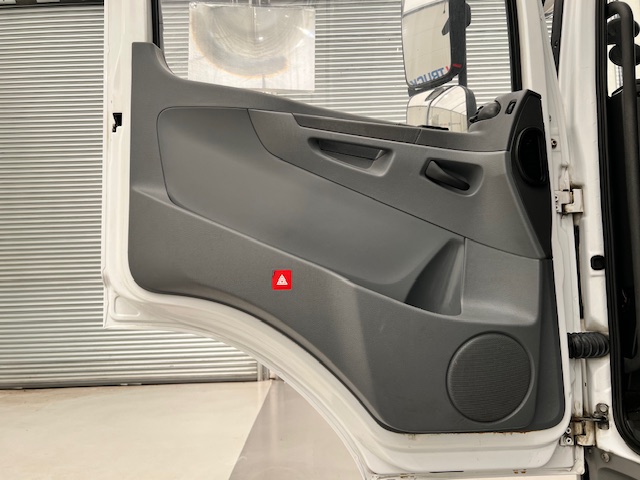 Mercedes Axor 1824 Day Cab Box Van