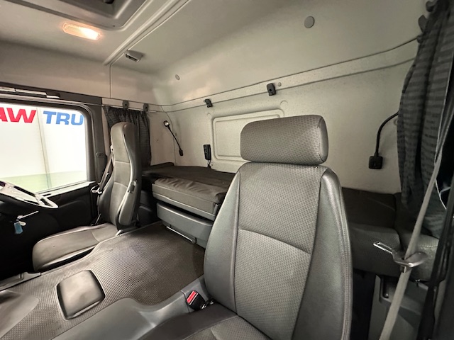 Scania P250 4×2 Sleeper Cab Fridge Box