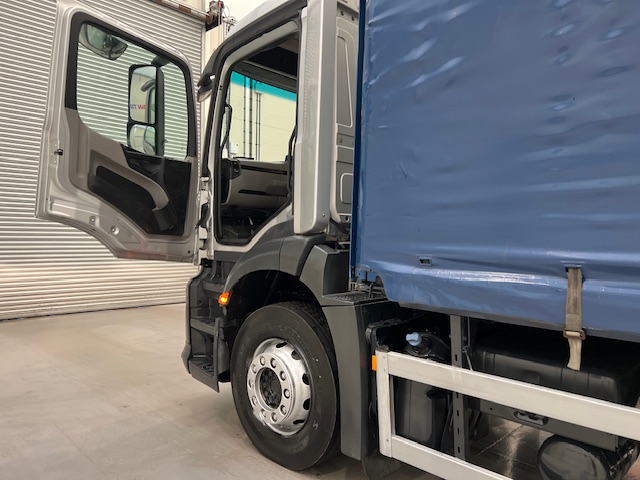 Mercedes Actros 2530 6×2 Day Cab Curtainsider