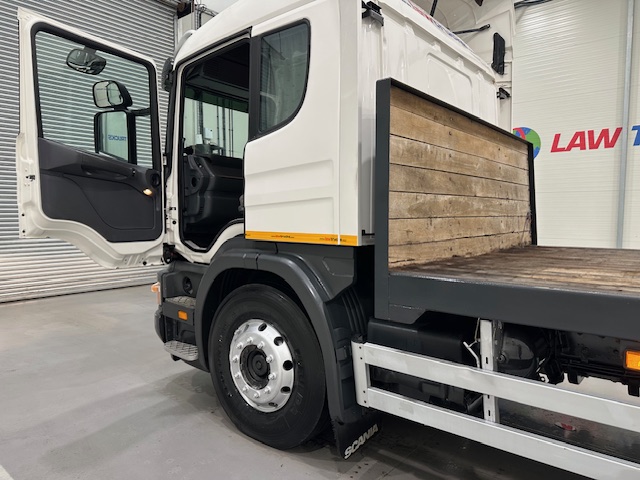 Scania P94 230 4×2 Sleeper Cab Flatbed