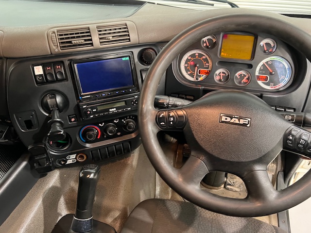 DAF CF85 360 8×4 Sleeper Cab Tipper Manual