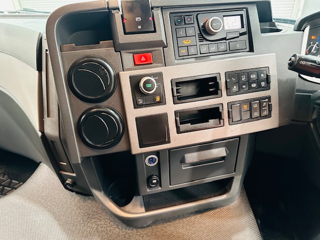 Renault T460 6×2 Midlift Tractor Unit