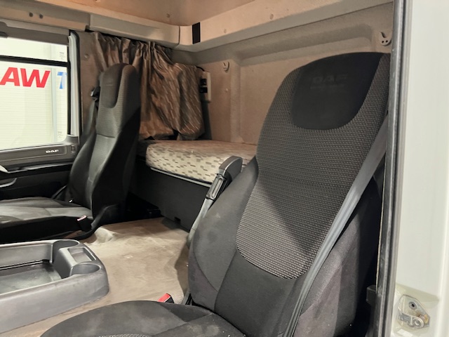 DAF CF 400 4×2 Sleeper Cab Tractor Unit