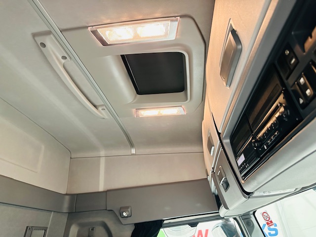 Renault T460 6×2 Midlift Tractor Unit