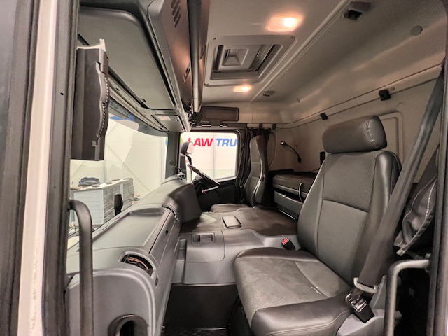 Scania P250 4×2 Sleeper Cab Fridge Box