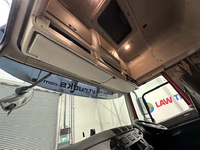 DAF CF 290 6×2 Rear Lift Sleeper Cab Curtainsider
