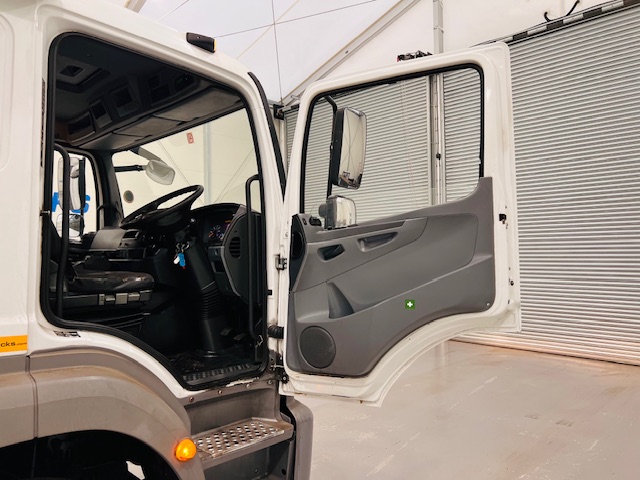 Mercedes Axor 1824 Sleeper Cab Flatbed