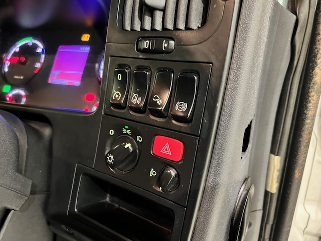 Scania P280 6×2 Rear Lift Day Cab Fridge Box Manual