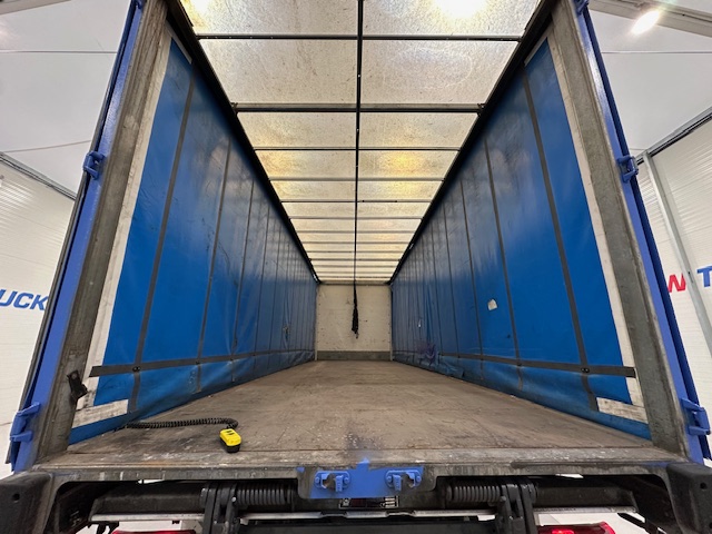 MAN TGM 18.250 4×2 Sleeper Cab Curtainsider