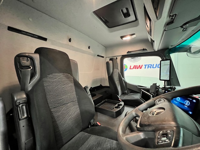 Mercedes Actros 1824 Day Cab Curtainsider