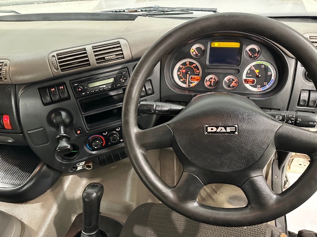 DAF CF75 310 6×4 Steel Tipper Grab Manual