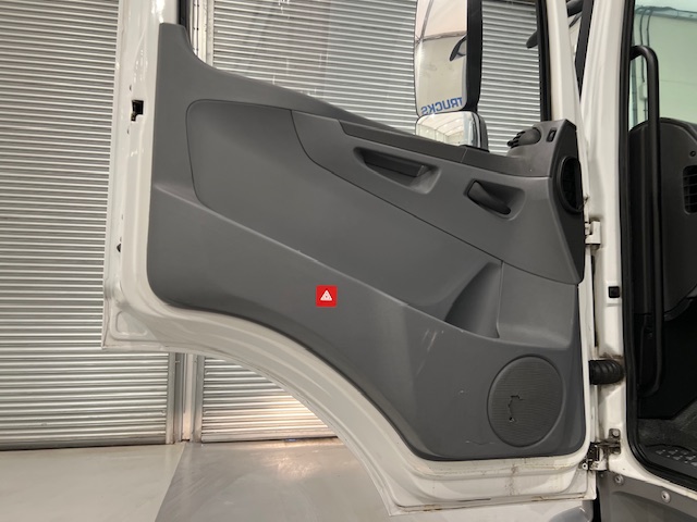 Mercedes Axor 1824 Day Cab Curtainsider