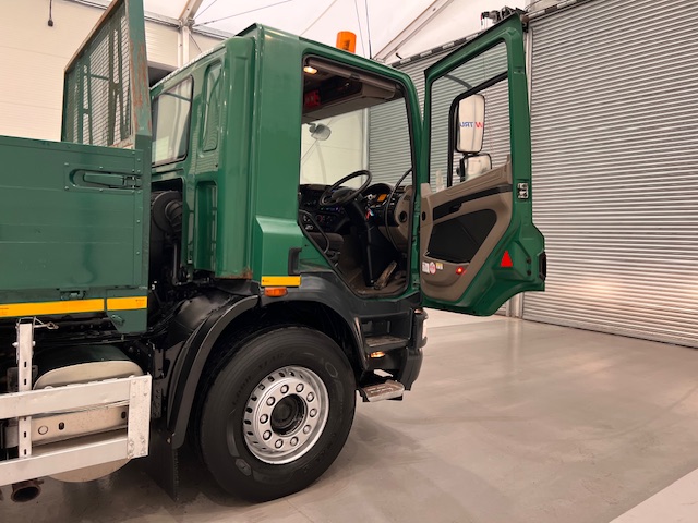 DAF CF75 310 6×2 Day Cab Dropside Crane