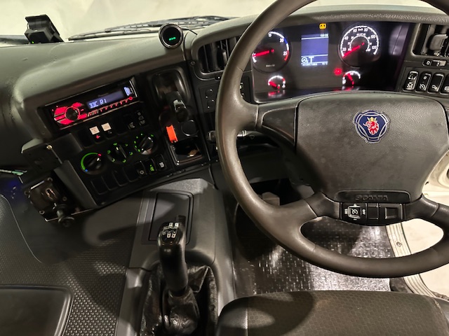 Scania P400 8×4 Sleeper Cab Tipper Manual