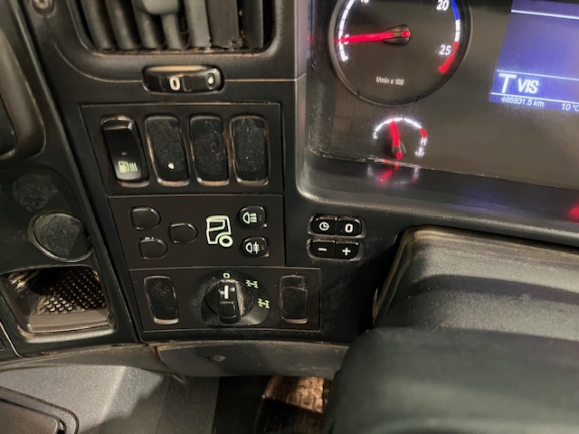 Scania P360 8×4 Day Cab Hookloader Manual