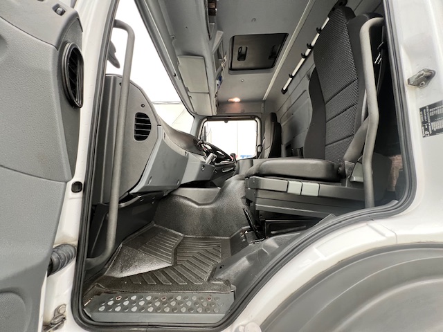 Mercedes Axor 1824 Day Cab Box Van