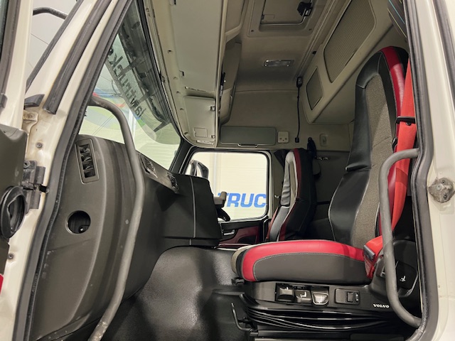 Volvo FM 450 6×2 Midlift Tractor Unit