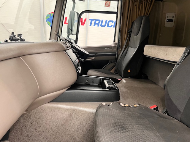 DAF CF75 310 Rear Lift Sleeper Cab Curtainsider