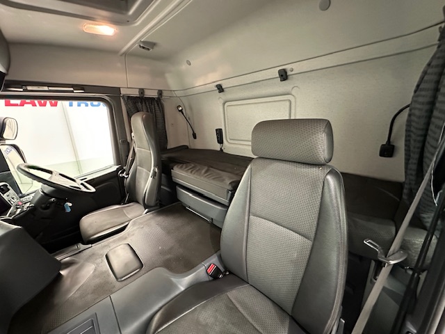 Scania P250 4×2 Sleeper Cab Fridge Box