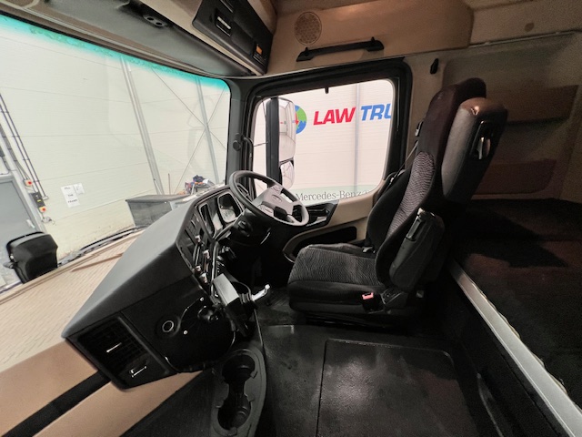 Mercedes Actros 2530 Rear Lift Sleeper Cab Curtainsider