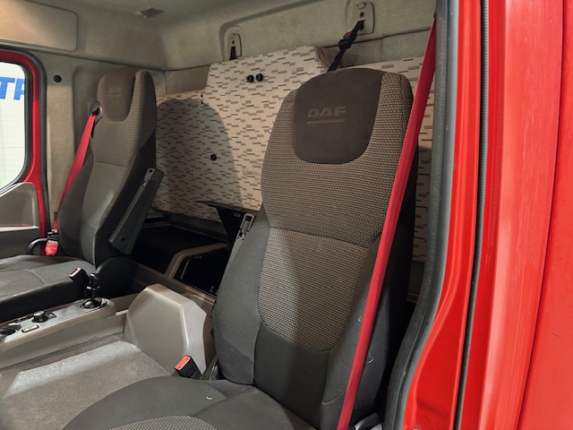 DAF LF 250 Sleeper Cab Curtainsider
