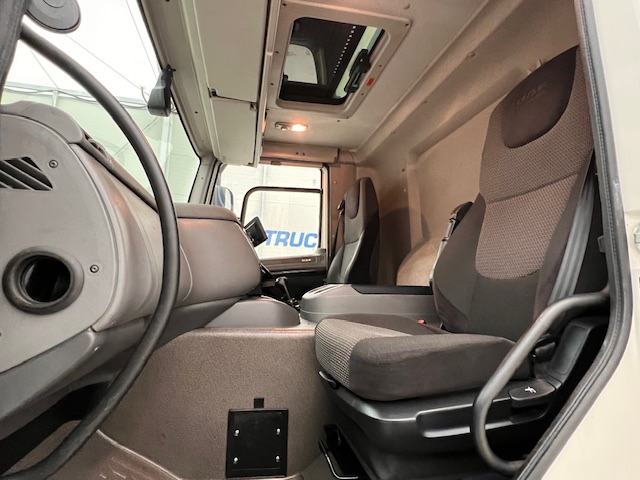 DAF CF 290 6×2 Rear Steer Fridge Box