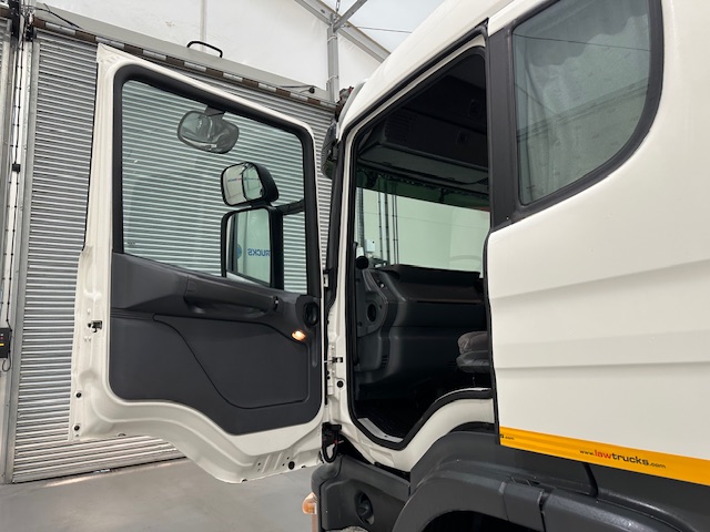 Scania P94 230 4×2 Sleeper Cab Flatbed